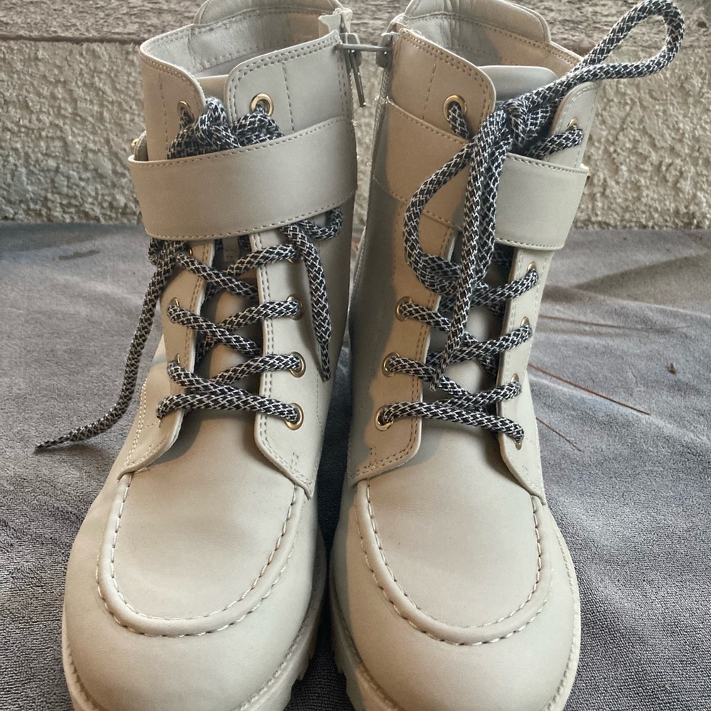 Indigo Rd, Irelianna , Cream zip up boots , Size 8.5 NWOT